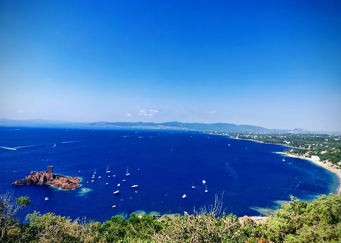 Superbe Contemporaine A Saint-raphael A 200 M De La *