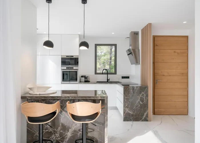 Superbe Contemporaine à Saint-raphaël à 200 M De La