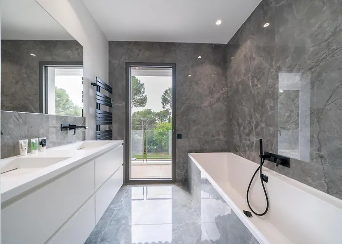 Superbe Contemporaine à Saint-raphaël à 200 M De La * Saint-Raphaël