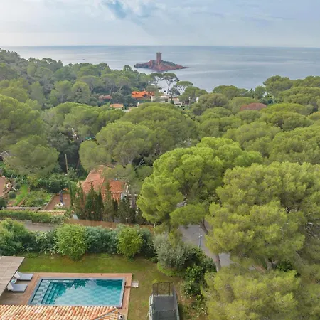 Villa Superbe Contemporaine A Saint-raphael A 200 M De La