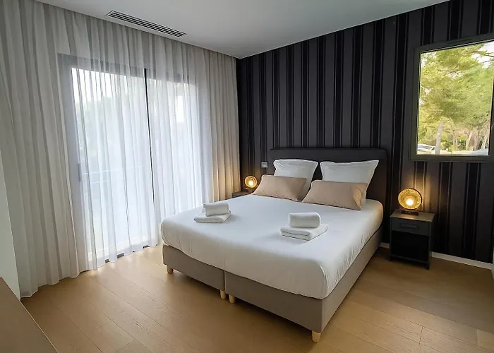 Superbe Contemporaine A Saint-raphael A 200 M De La Villa