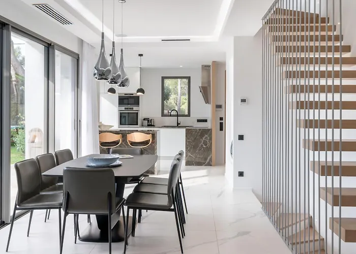 Villa Superbe Contemporaine A Saint-raphael A 200 M De La *